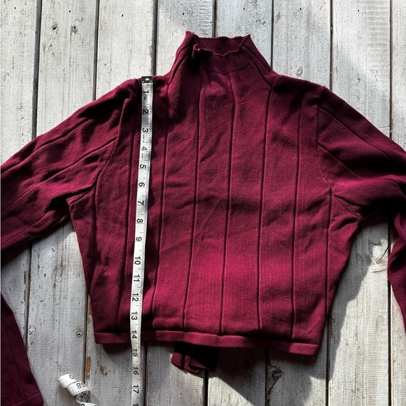 Windsor | ribbed | mock neck | open back | tie | burgundy | crop | top | L - Picture 3 of 9